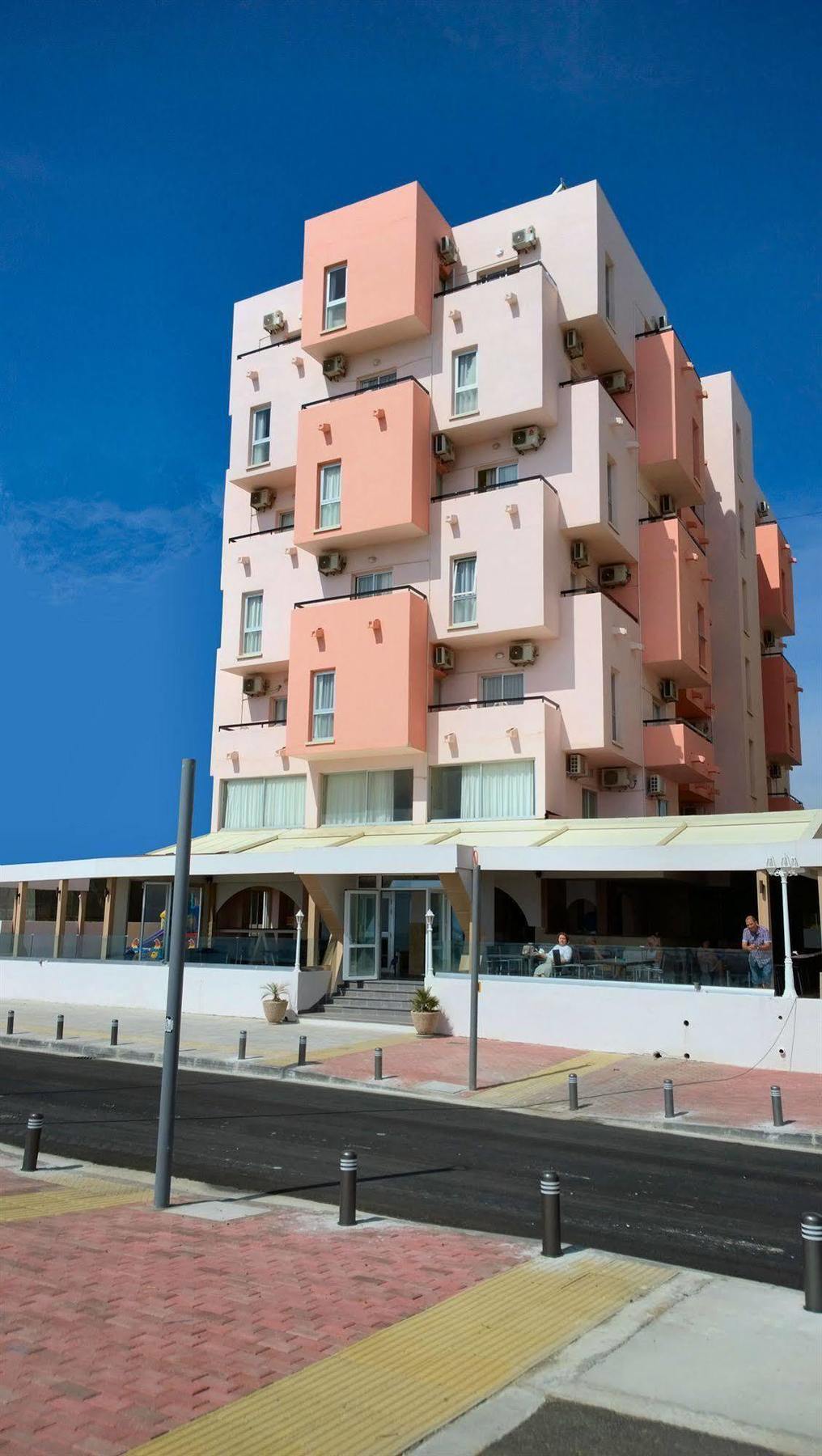 Mackenzie Hotel Larnaca