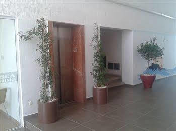 Palm Sea Beach Holiday Suites And Larnaca