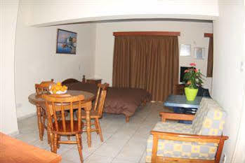 Palm Sea Beach Holiday Suites And Apartment