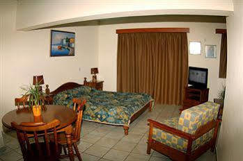 Palm Sea Beach Holiday Suites And *