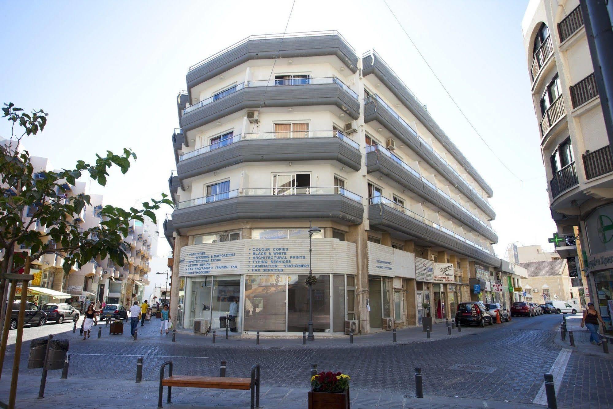 Petrou Bros Hotel *
