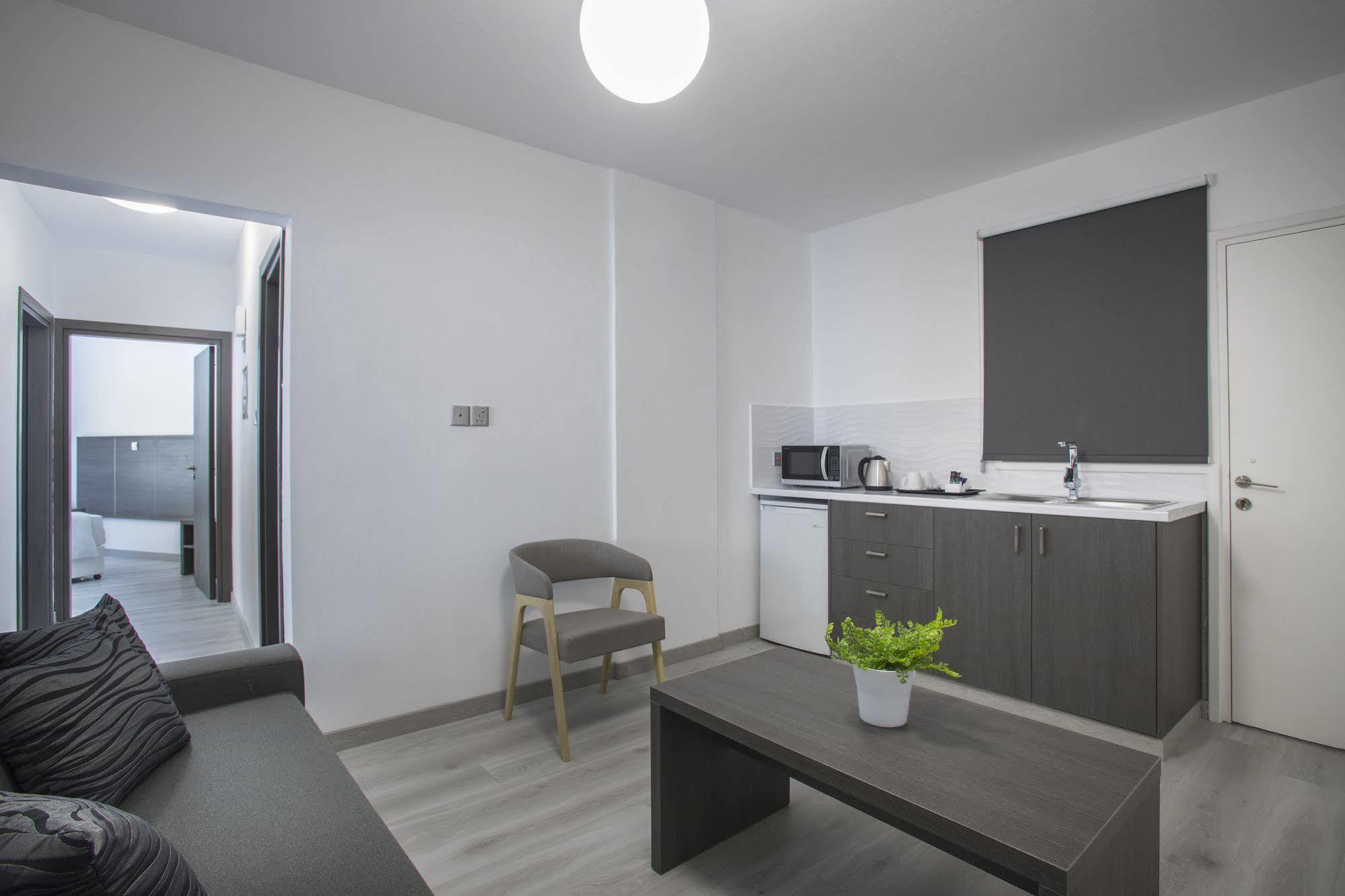 Petrou Bros Hotel *
