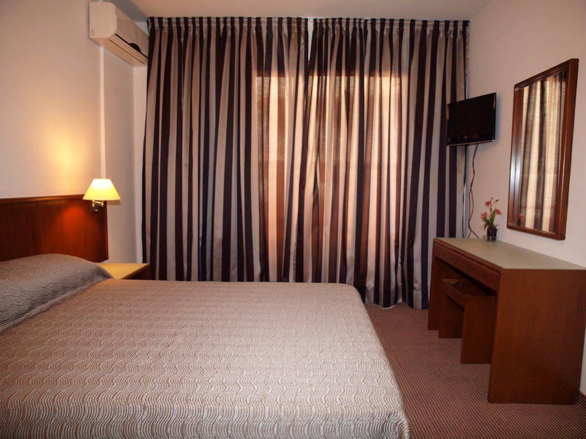 Petrou Bros Hotel *