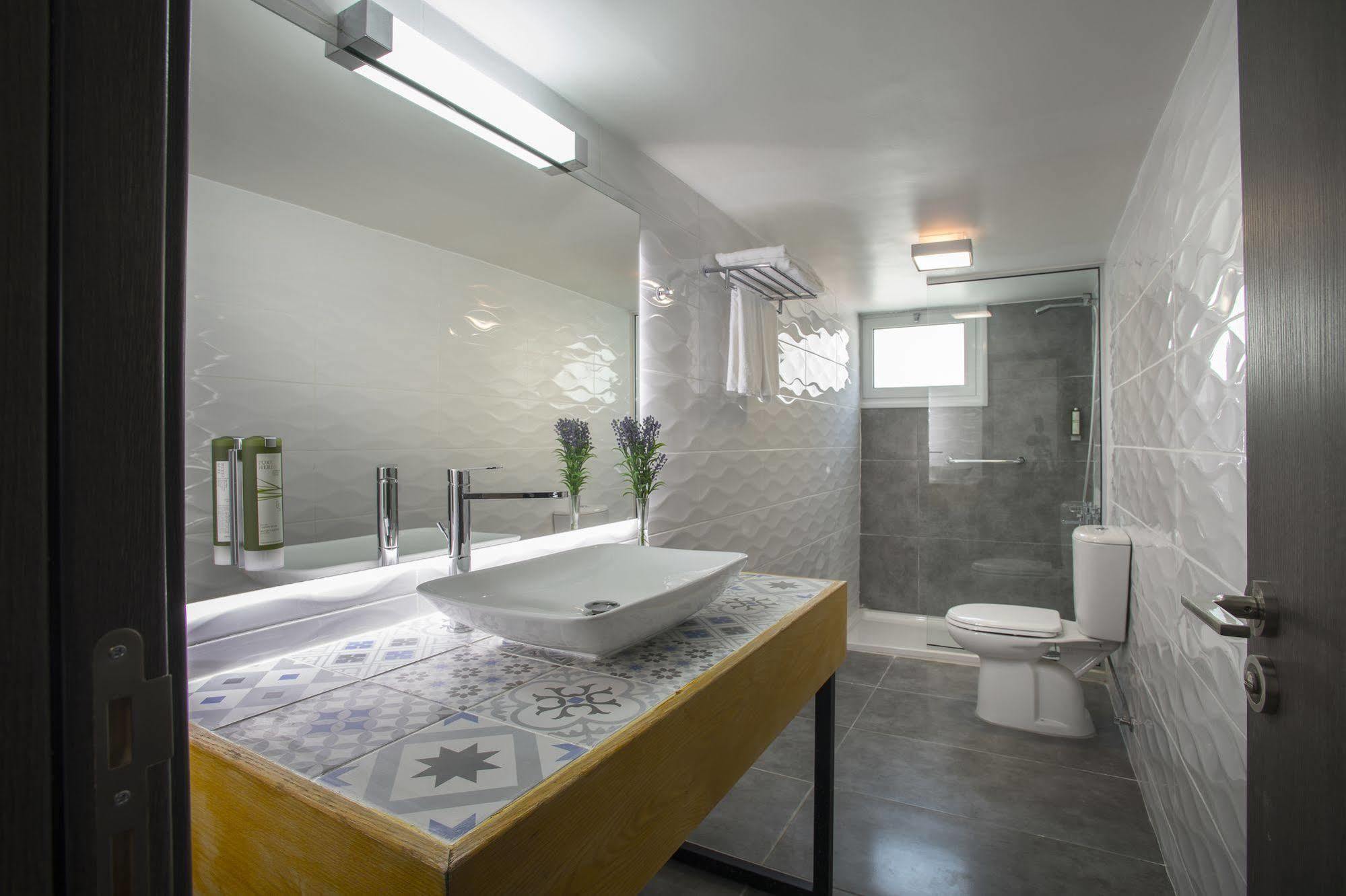 Petrou Bros Hotel *