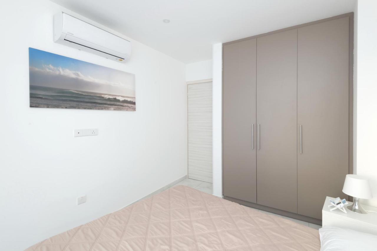 Apartment Six