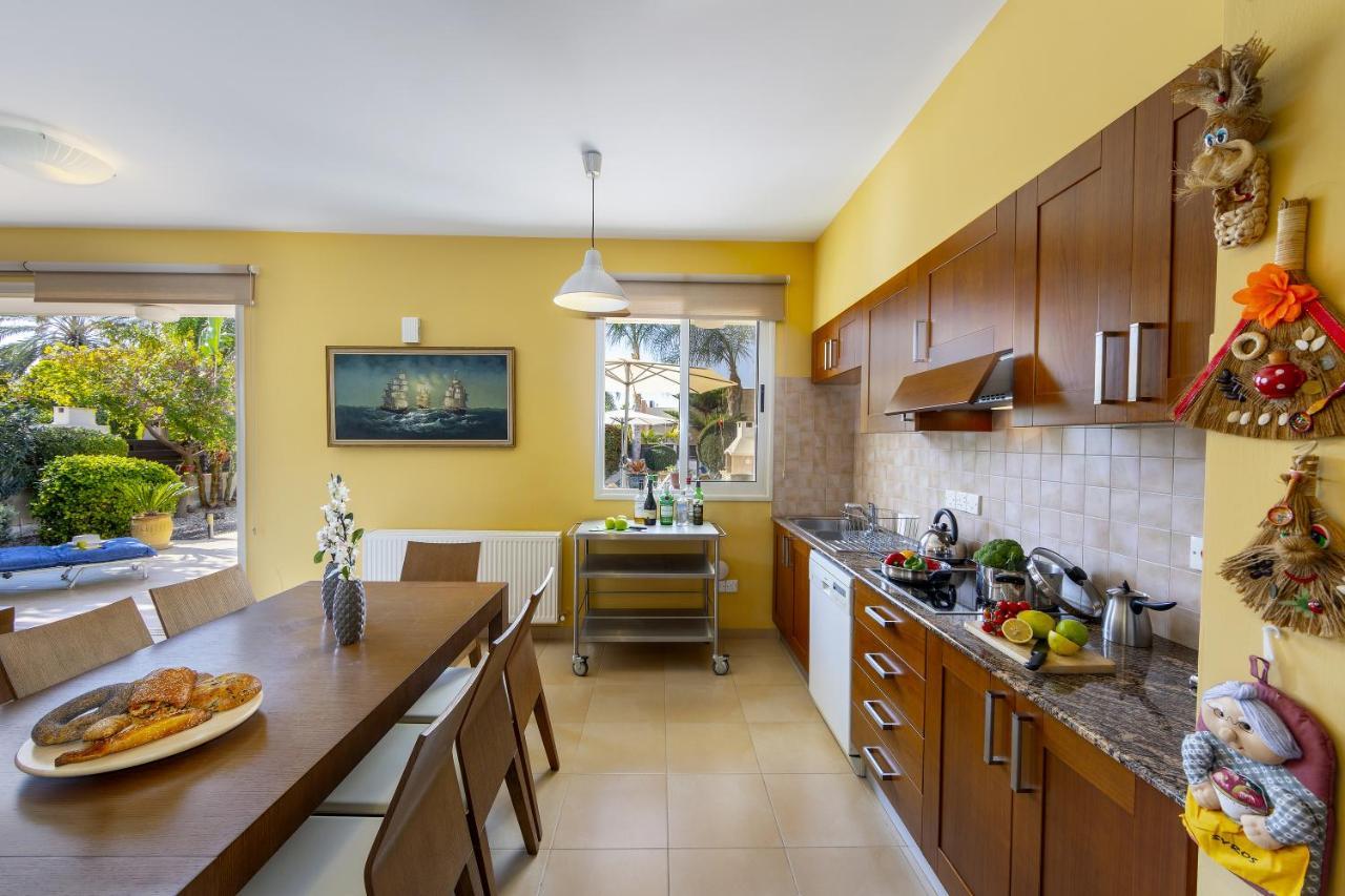 Villa Anthea 12 *
