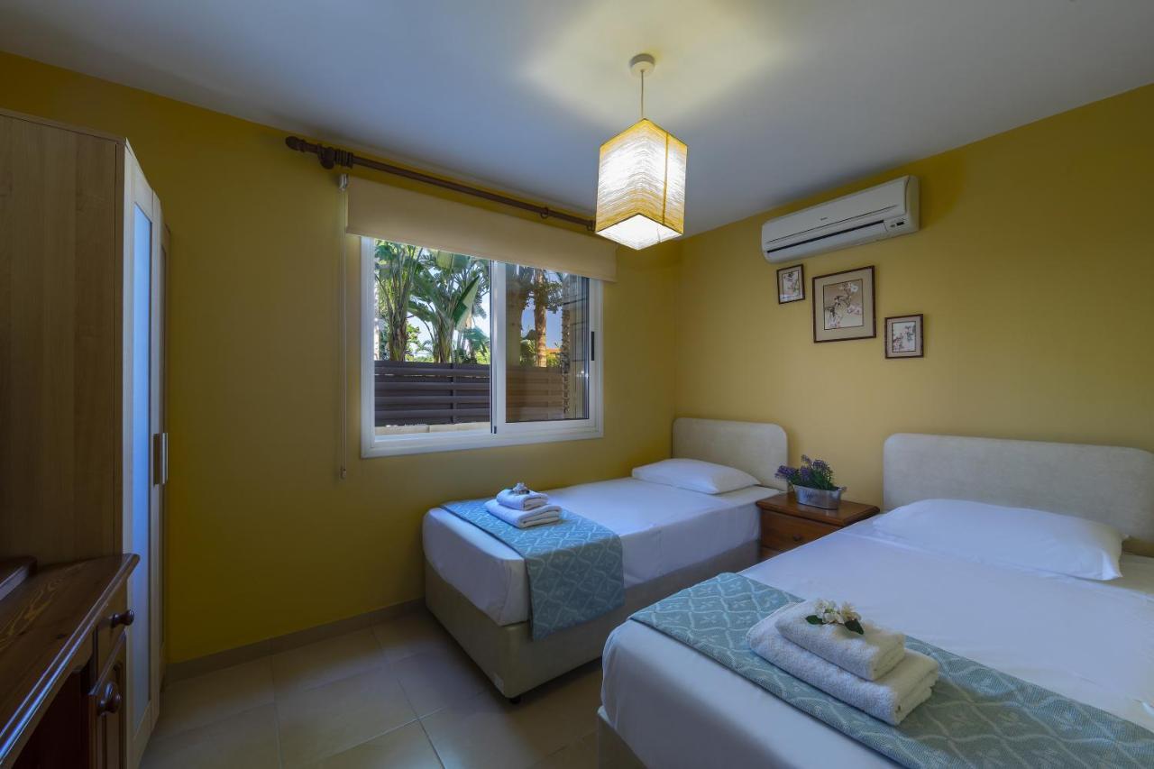 Villa Anthea 12 *