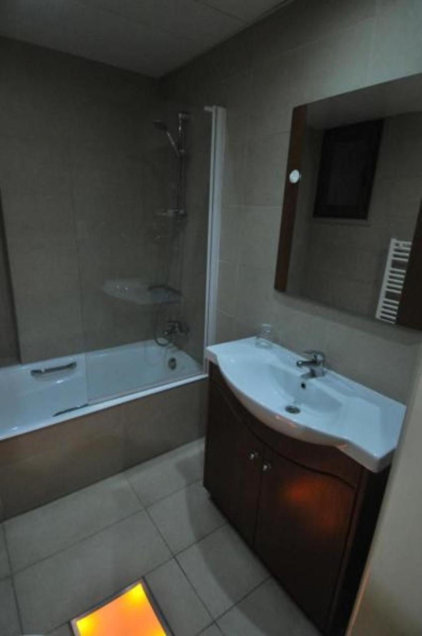 Ithaki Phinikoudes No. 106 Apartment Larnaca