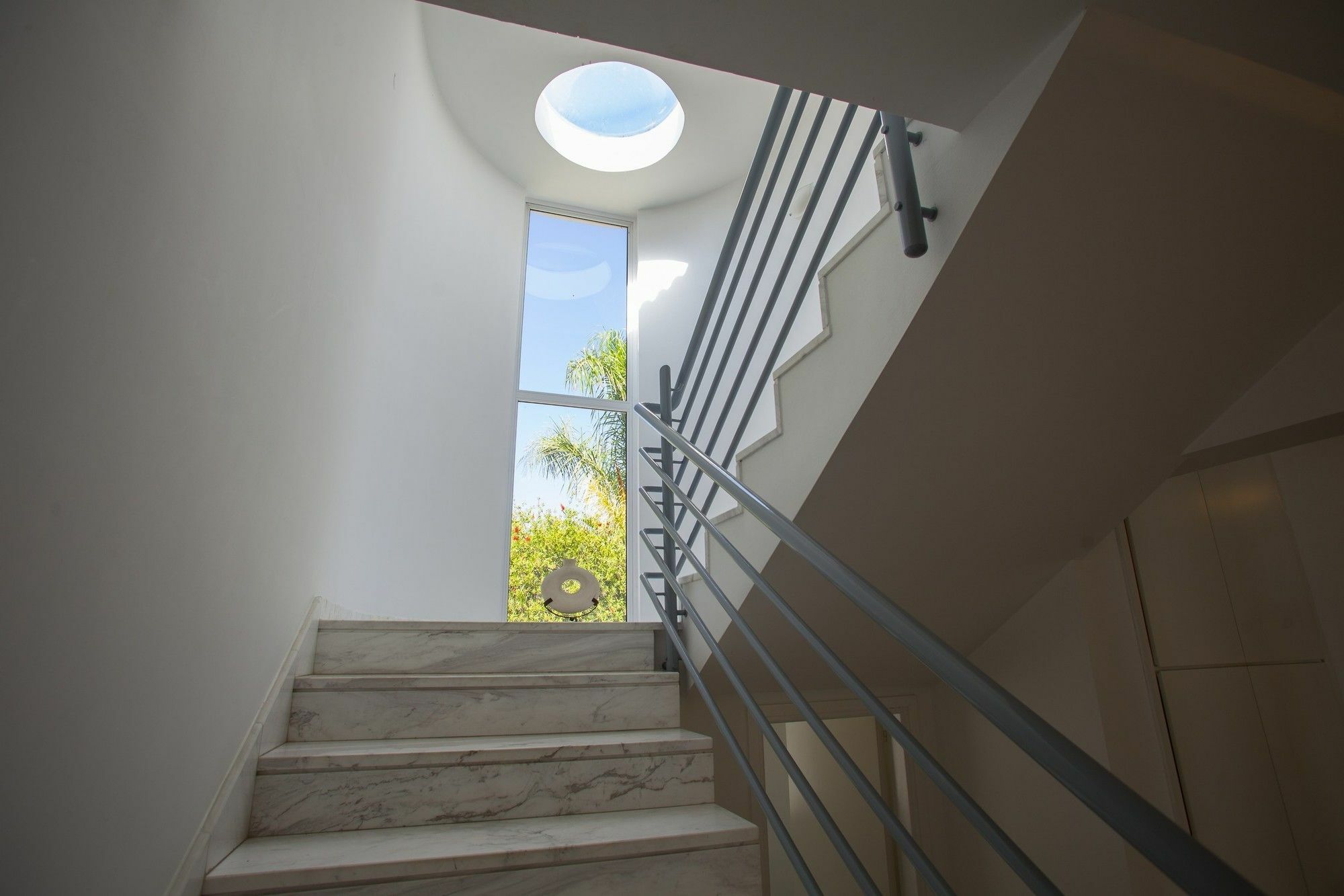 Sunset Beachfront Meneou Villa *