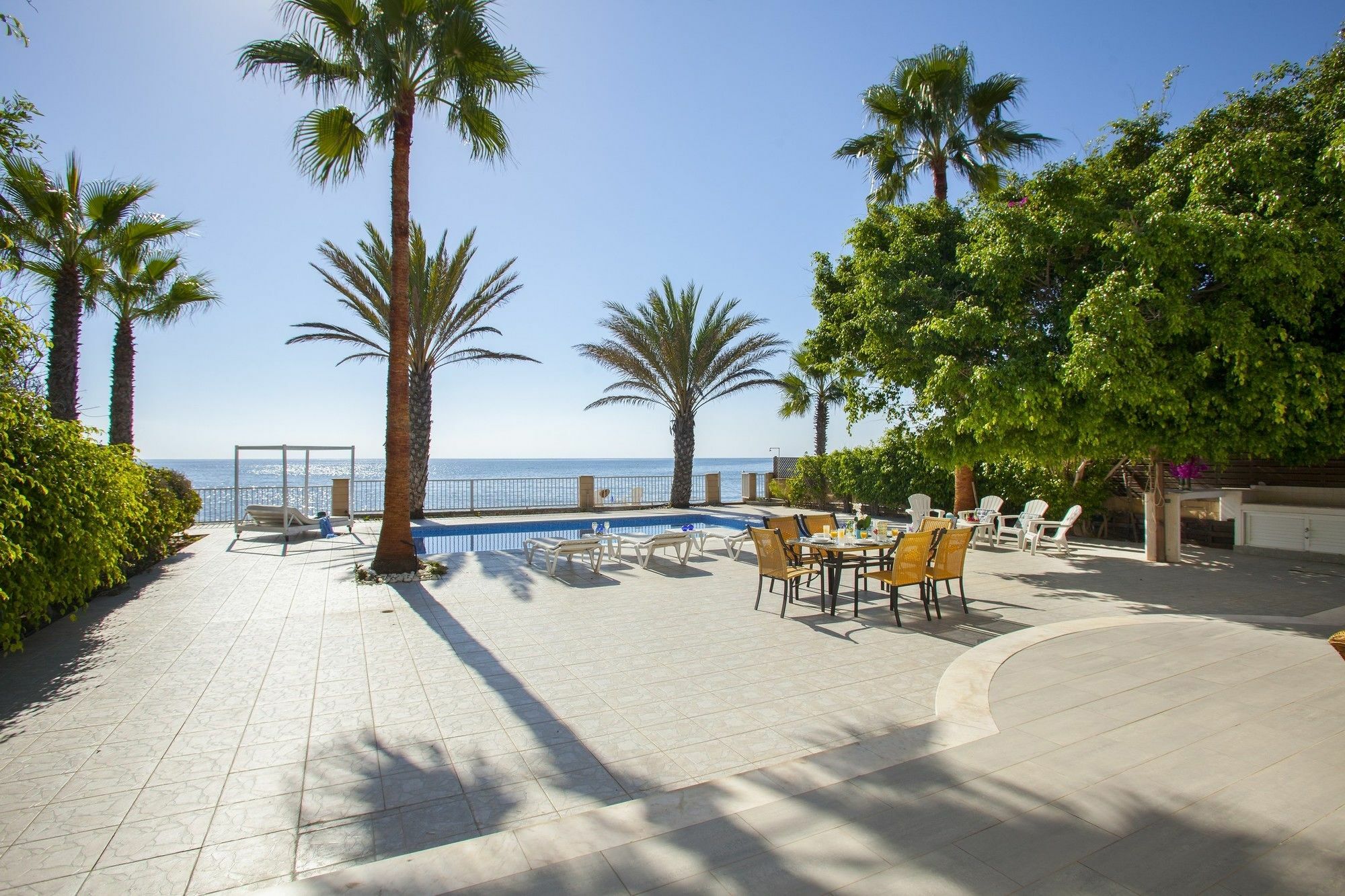 Sunset Beachfront Meneou Larnaca