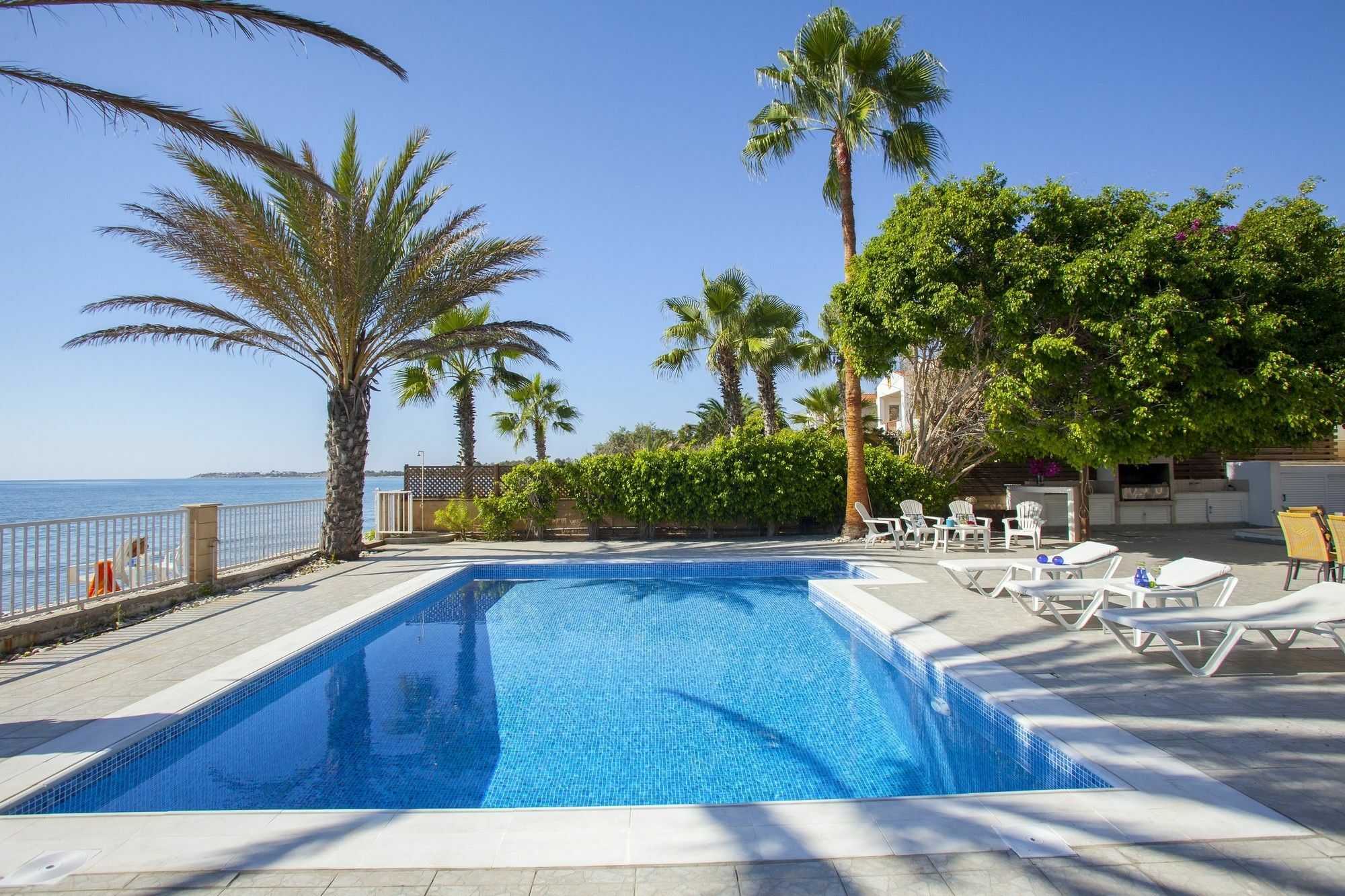 Villa Sunset Beachfront Meneou Larnaca