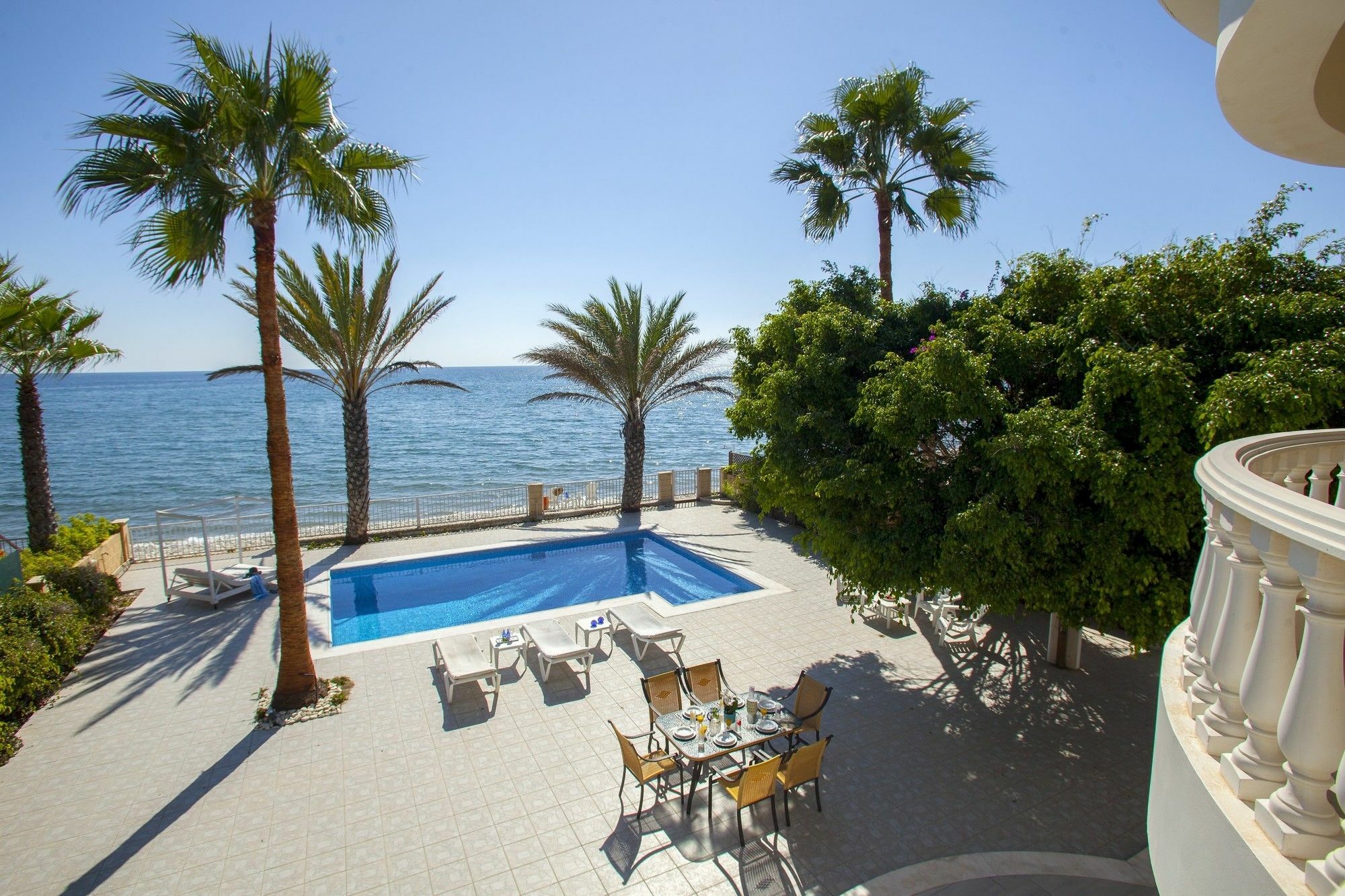 Villa Sunset Beachfront Meneou *