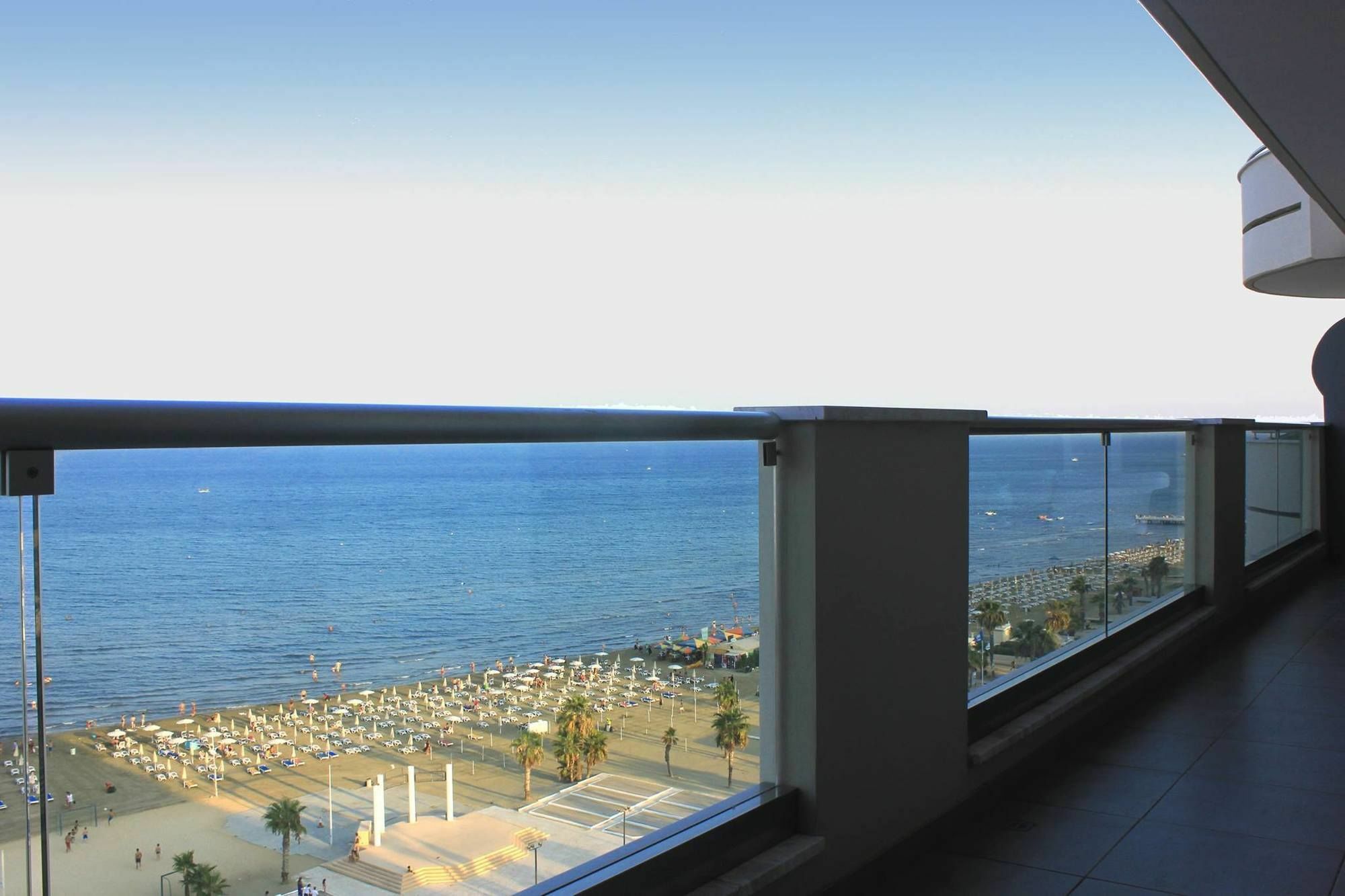 Beachfront Luxury Căn hộ Larnaca