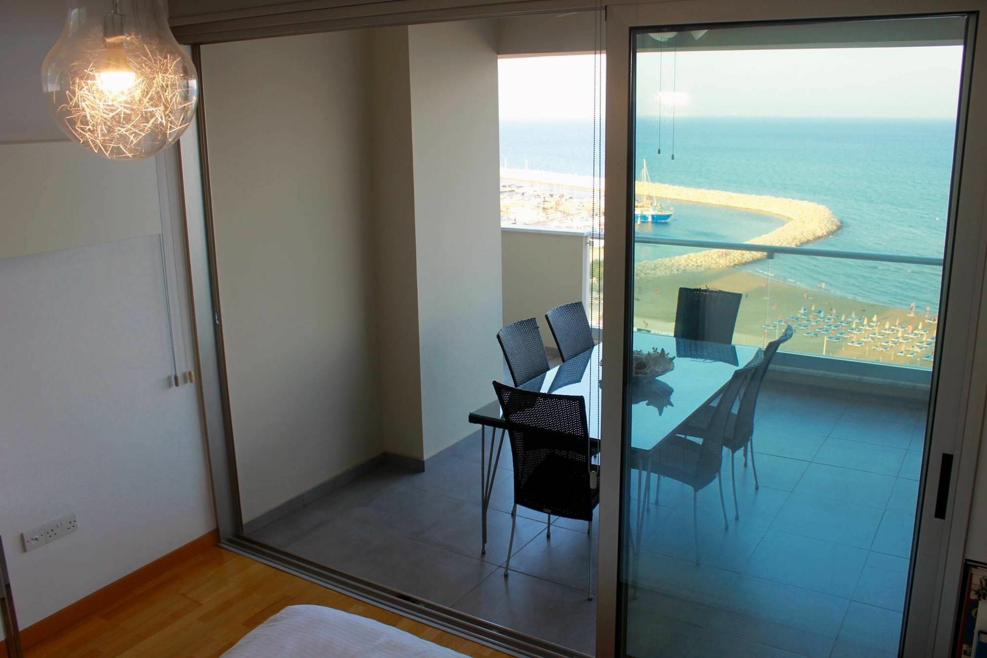 Căn hộ Beachfront Luxury Larnaca