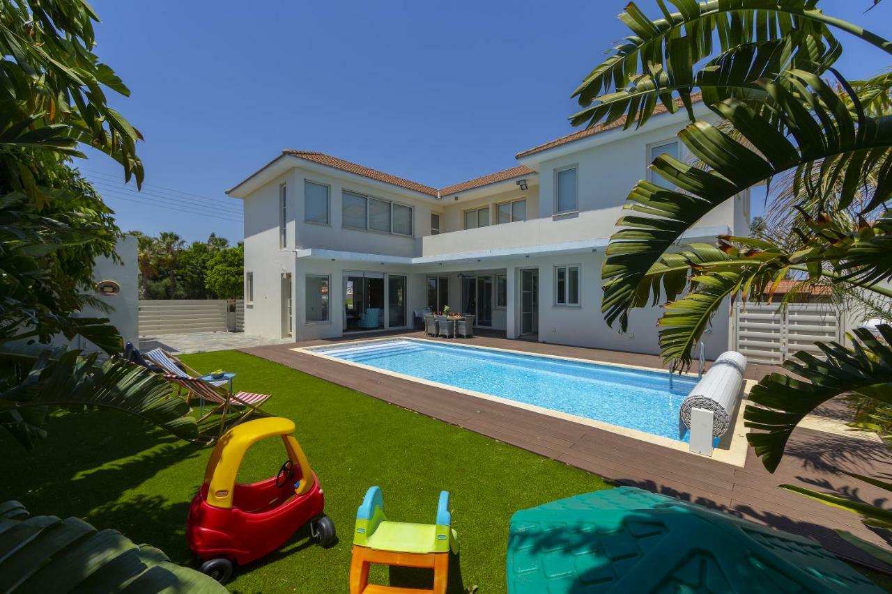 Marisol Kiti * Larnaca