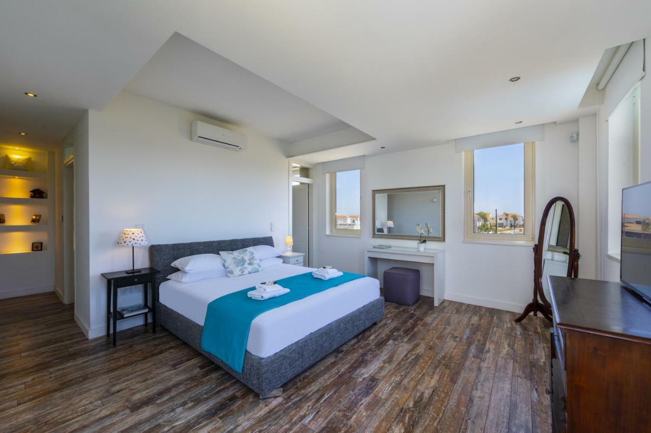 Marisol Kiti * Larnaca