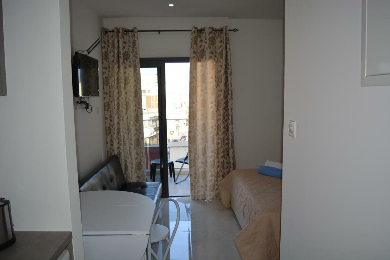 P.l Hermes & * Larnaca