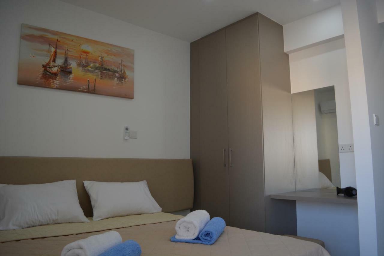 P.l Hermes & Apartment