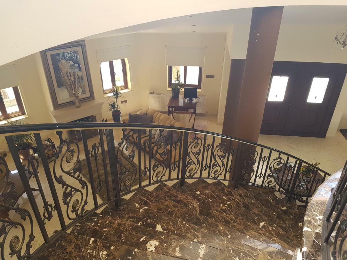 Mansion Ideal For 3 Families Or