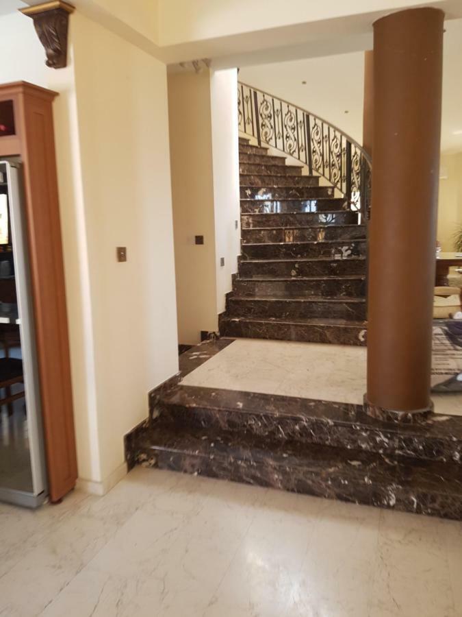 Biệt thự Mansion Ideal For 3 Families Or *