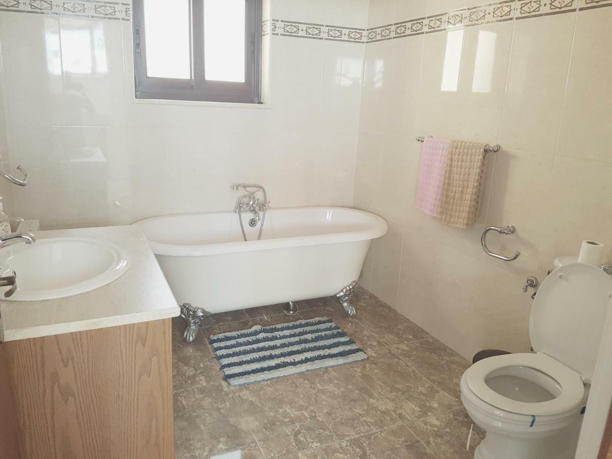 Biệt thự Mansion Ideal For 3 Families Or Larnaca