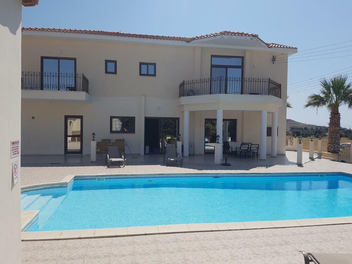 Mansion Ideal For 3 Families Or Biệt thự Larnaca