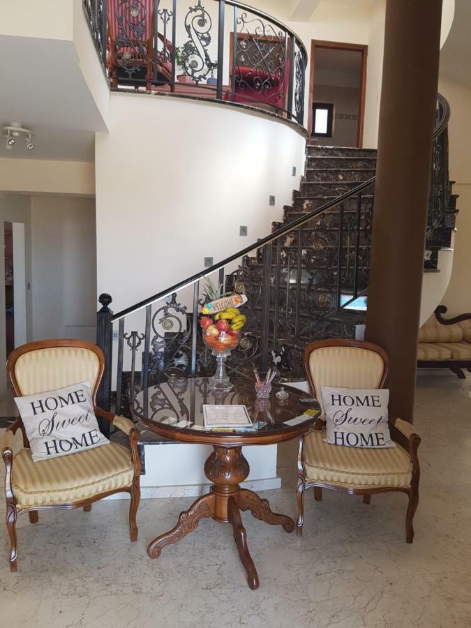 Mansion Ideal For 3 Families Or Larnaca