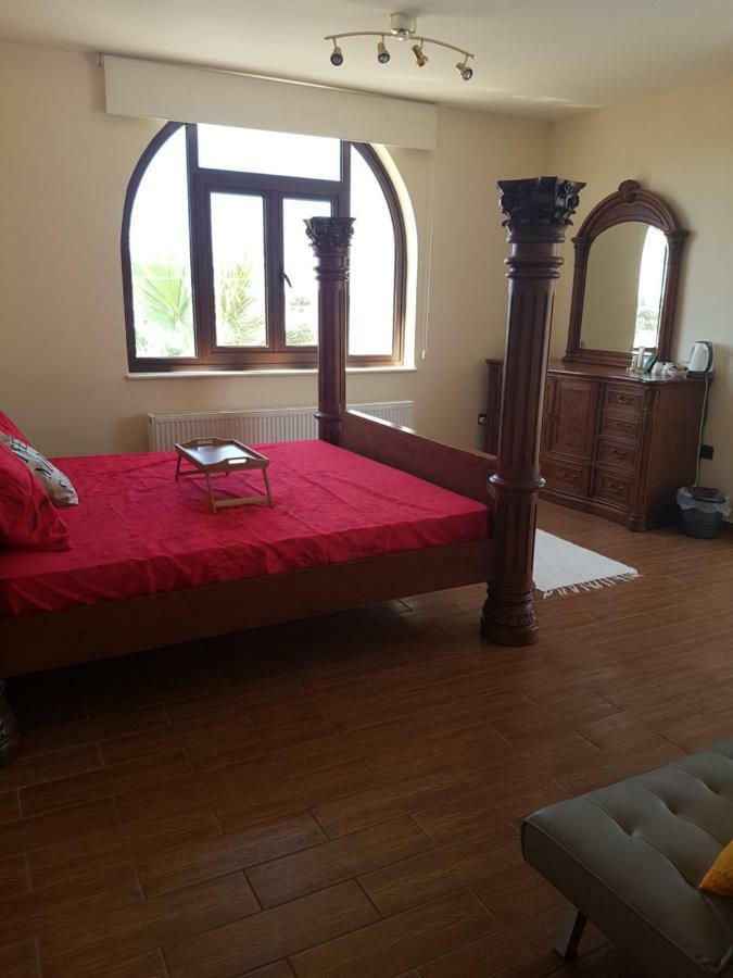 Biệt thự Mansion Ideal For 3 Families Or
