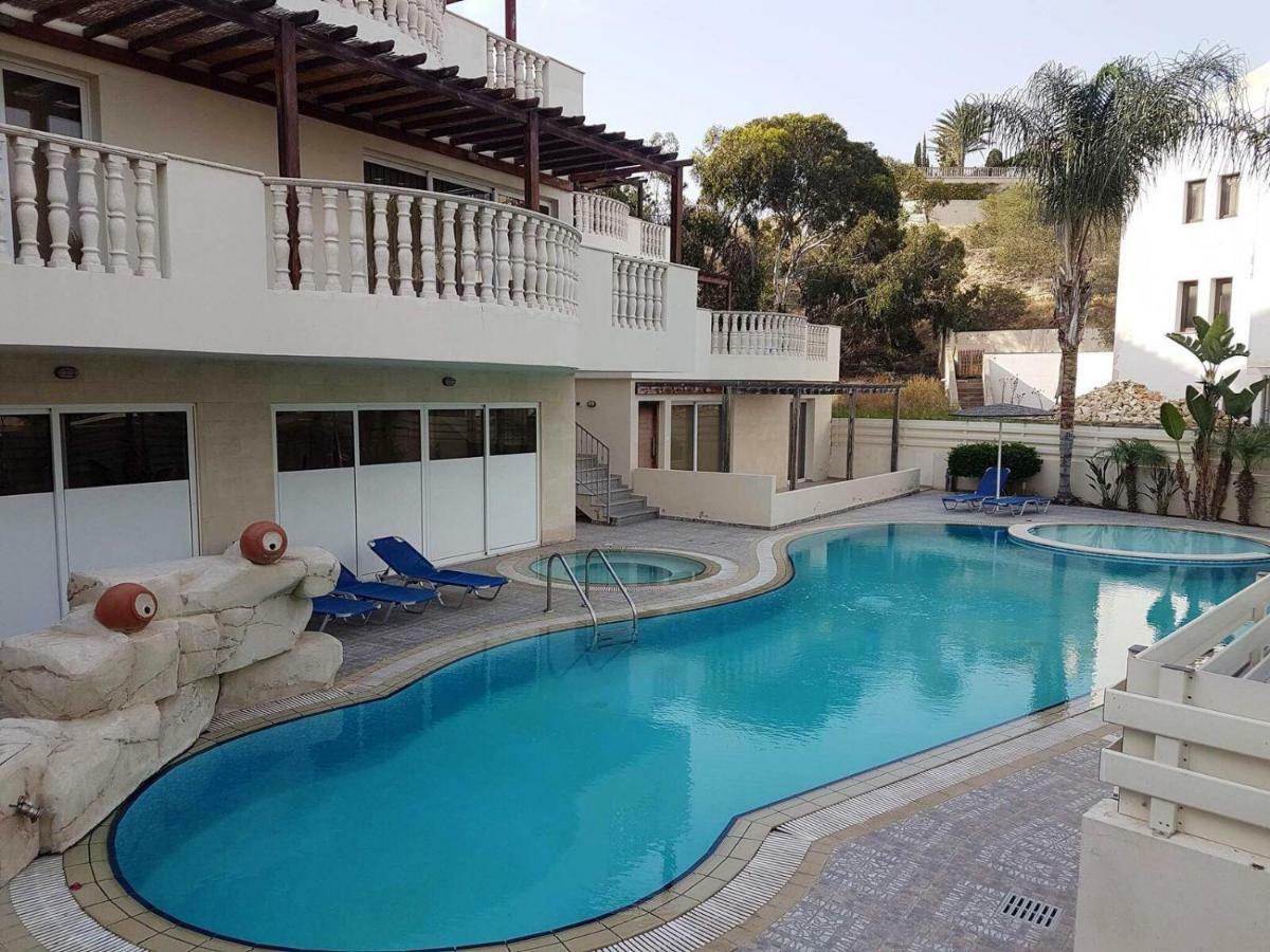 Apartment Newly Remodelled Apartment, Pool, Sauna And Gym Larnaka
