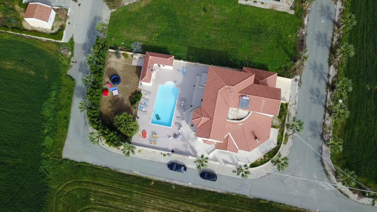 Mansion Ideal For 3 Families Or Biệt thự Larnaca