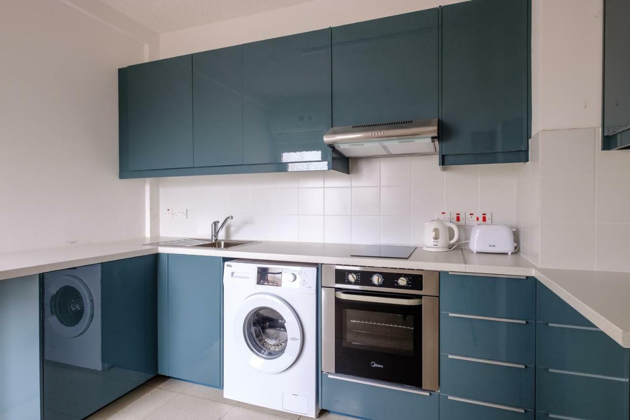 Spacious 2bdr @ Mackenzie *
