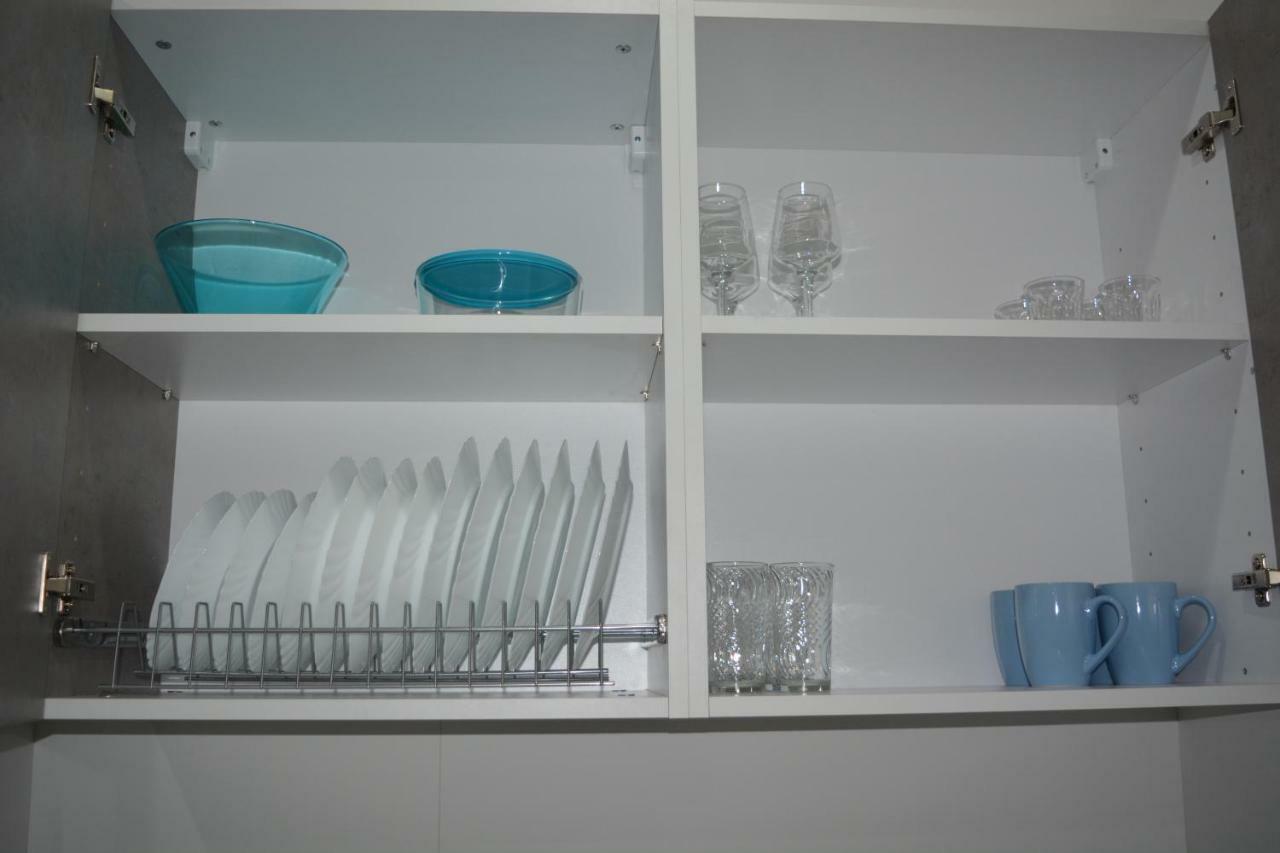 P.l Hermes & Apartment *