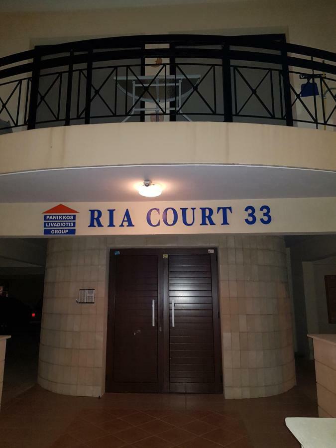 Ria Court 33 *