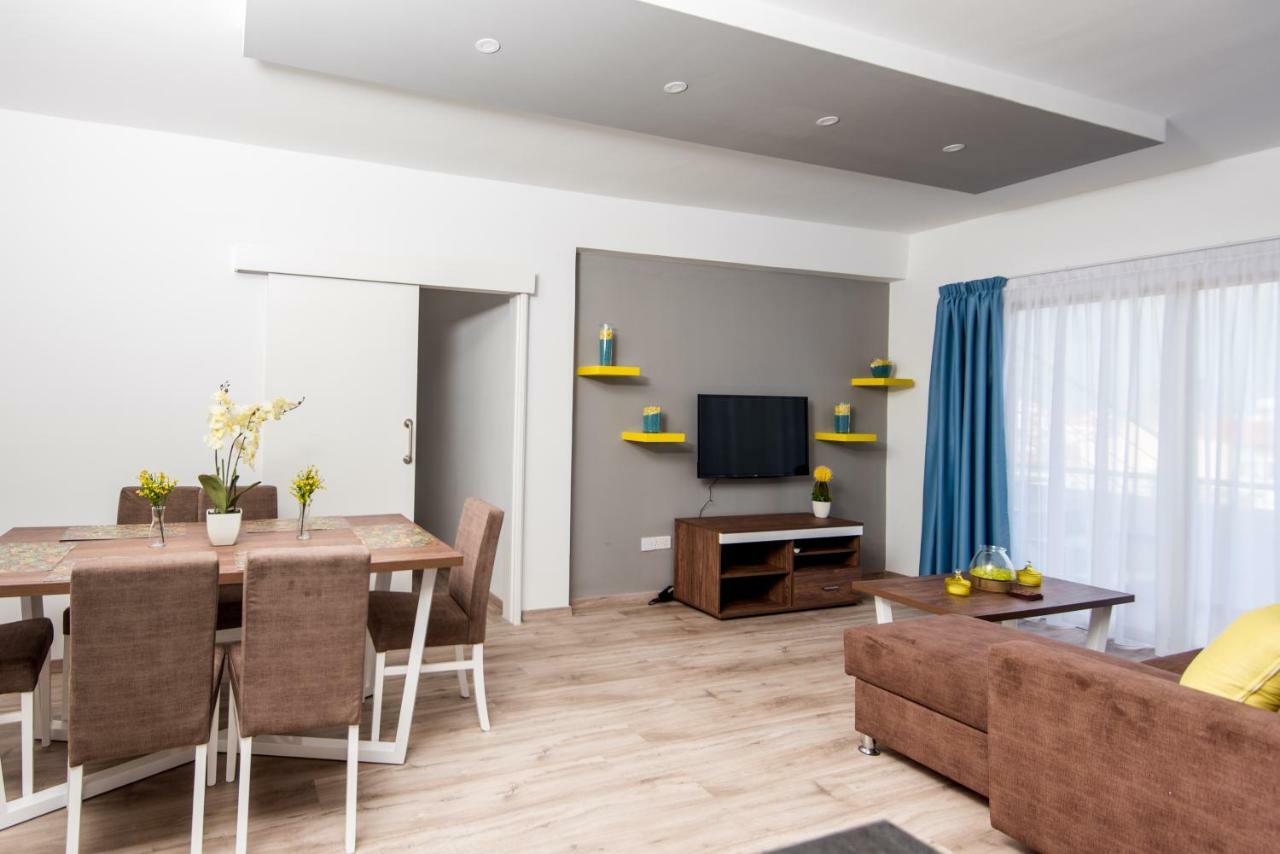 Calypso Apartment *
