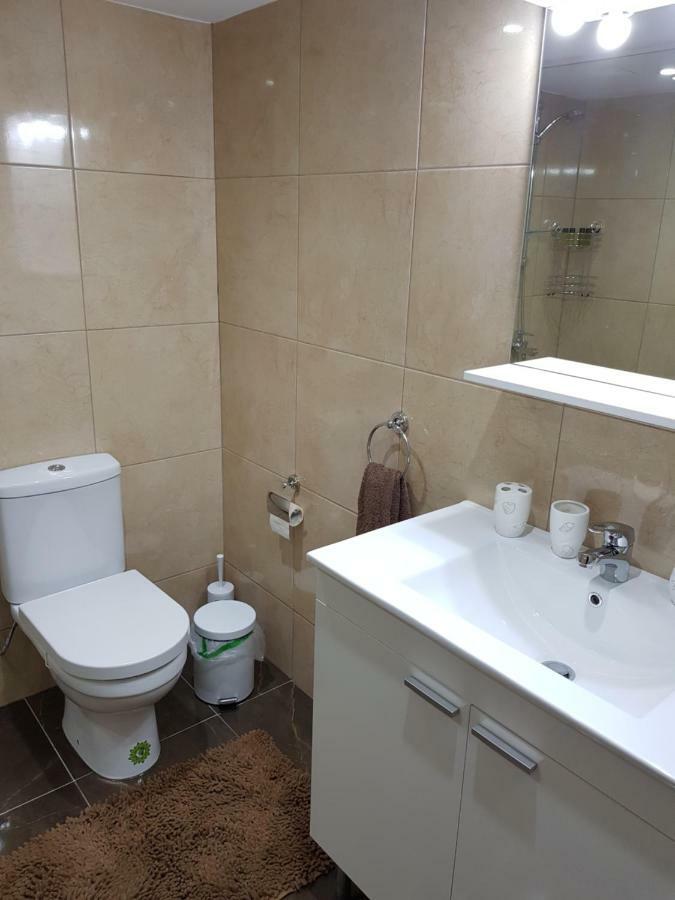 Haig's Dream Flat On The * Larnaca