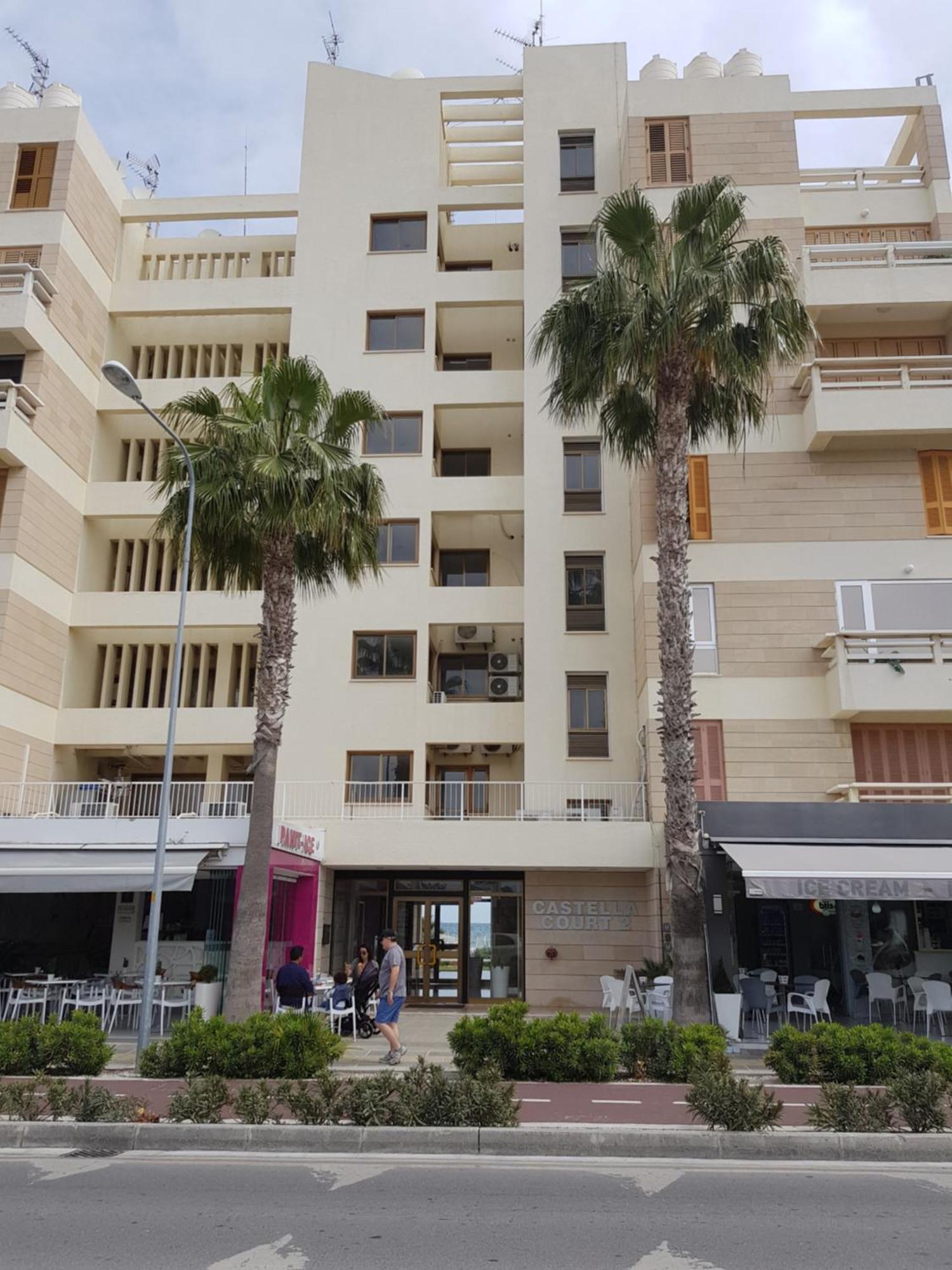 Haig's Dream Flat On The * Larnaca