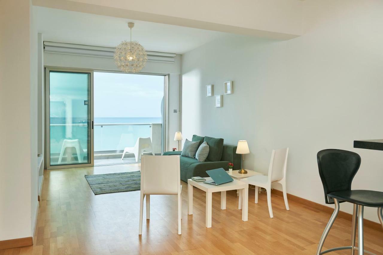 Finikoudes Luxury Apartment *
