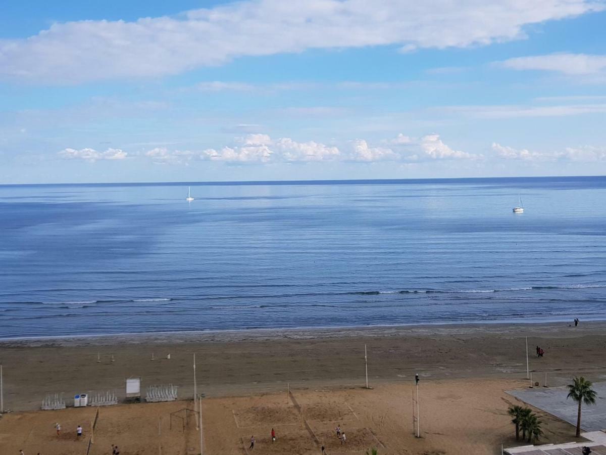 Finikoudes Luxury Apartment Larnaca