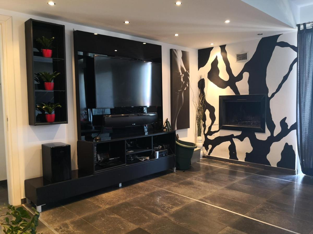 Fine Designed Flat 302