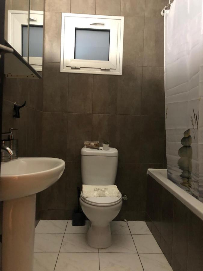 930m To Beach-2 Bedroom+veranda-perfect Located Apartment