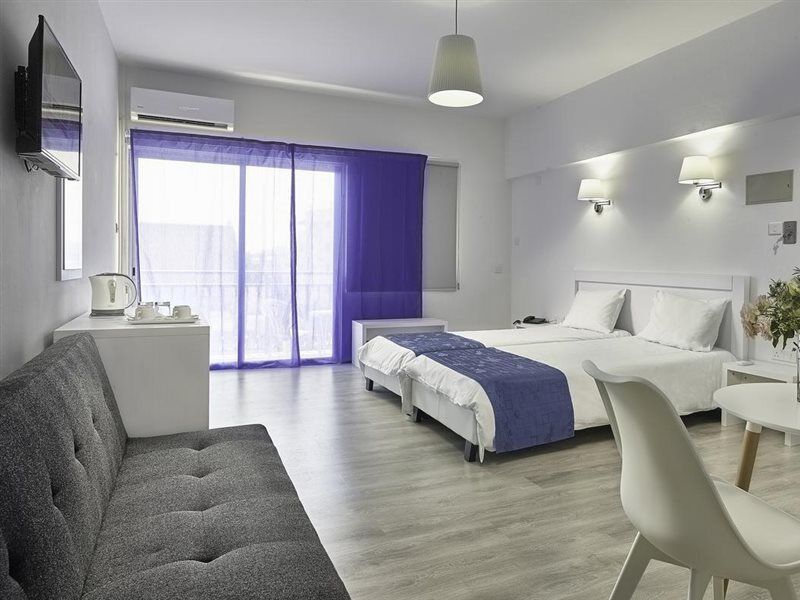 Hotel Mikes Kanarium Larnaka