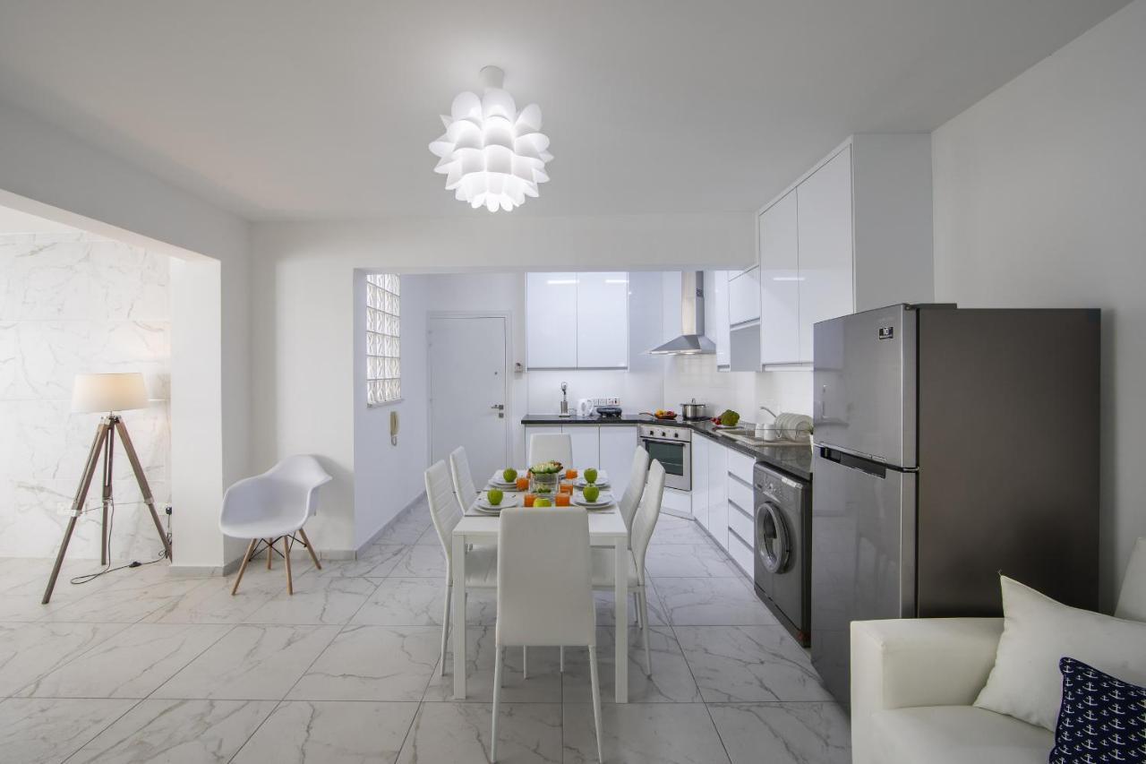 Finikoudes Larnaca
