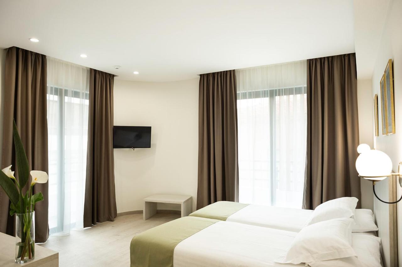 Khách sạn Roseum Boutique Larnaca