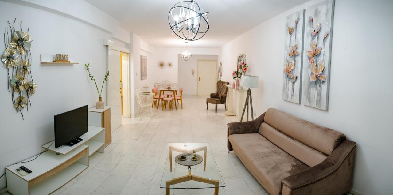 Angela's Luxury * Larnaca