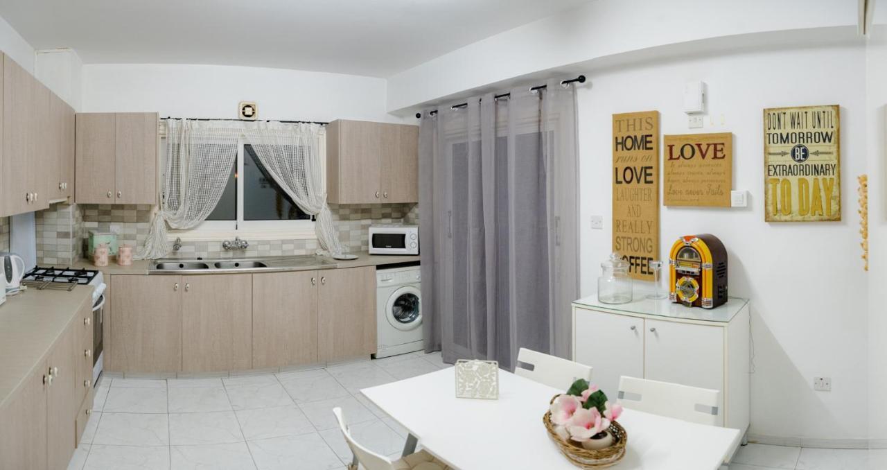 Angela's Luxury Apartment Larnaca