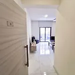 The White Pearl Apartment