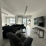 Destalo Lake Villa
