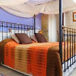 Zoes Traditional Apartments, Bed & Breakfast