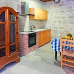 Zoes Traditional Apartments, Bed & Breakfast