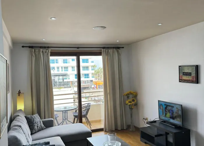 Ithaki Phinikoudes Apartment No. 105